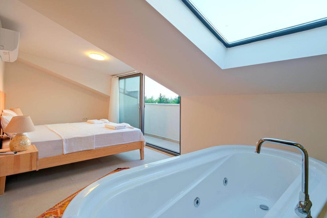 Villa Neo With 2 Private Pools, Bbq, Jacuzzi And Sauna Fethiye Ngoại thất bức ảnh